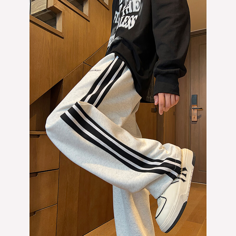 月伊纺春季新款宽松直筒休闲裤男士潮流百搭条纹卫裤青年织带拼接运动裤 花灰色 3XL