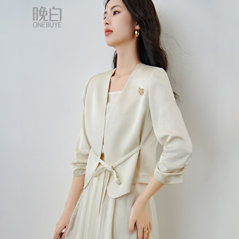 晚白【配胸针】2026春法式优雅缎感系带上衣暗纹肌理感重要场合短外套 杏色 S
