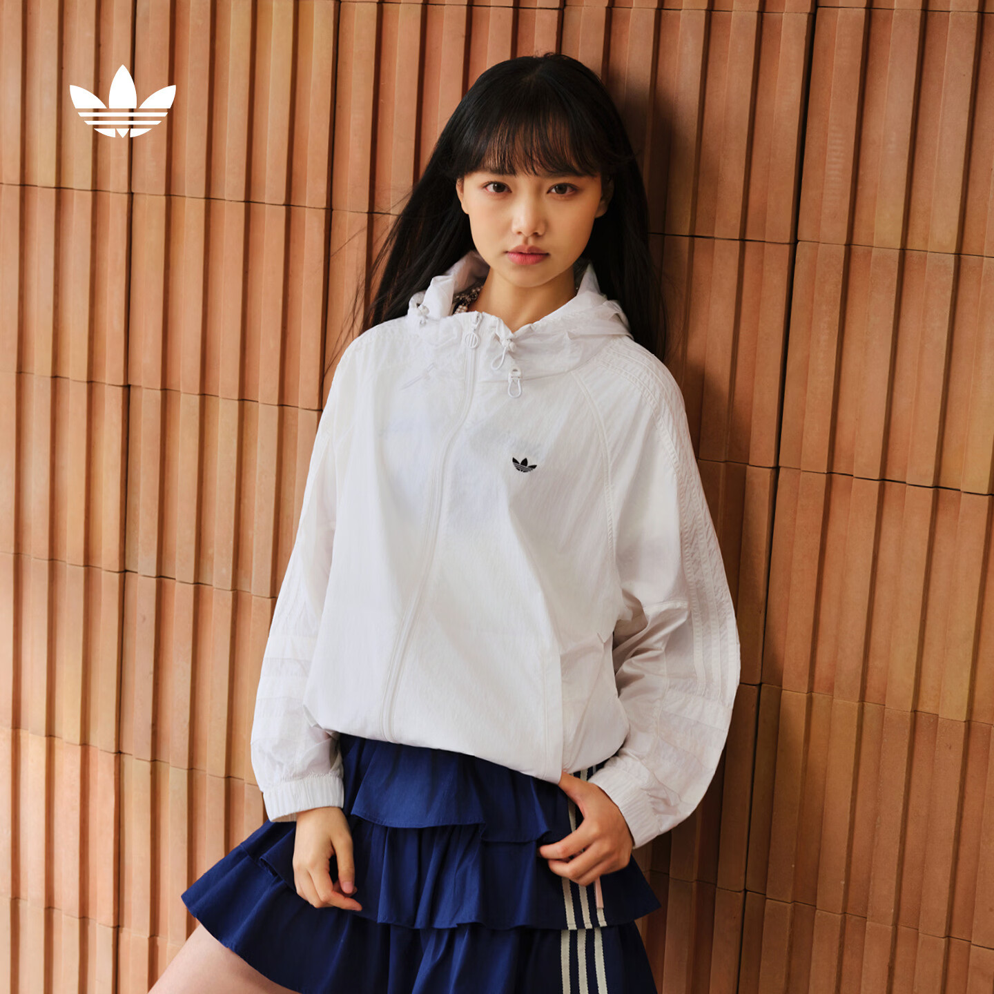 adidas简约通勤百搭宽松运动连帽薄外套女春季新款阿迪达斯三叶草   白色   L