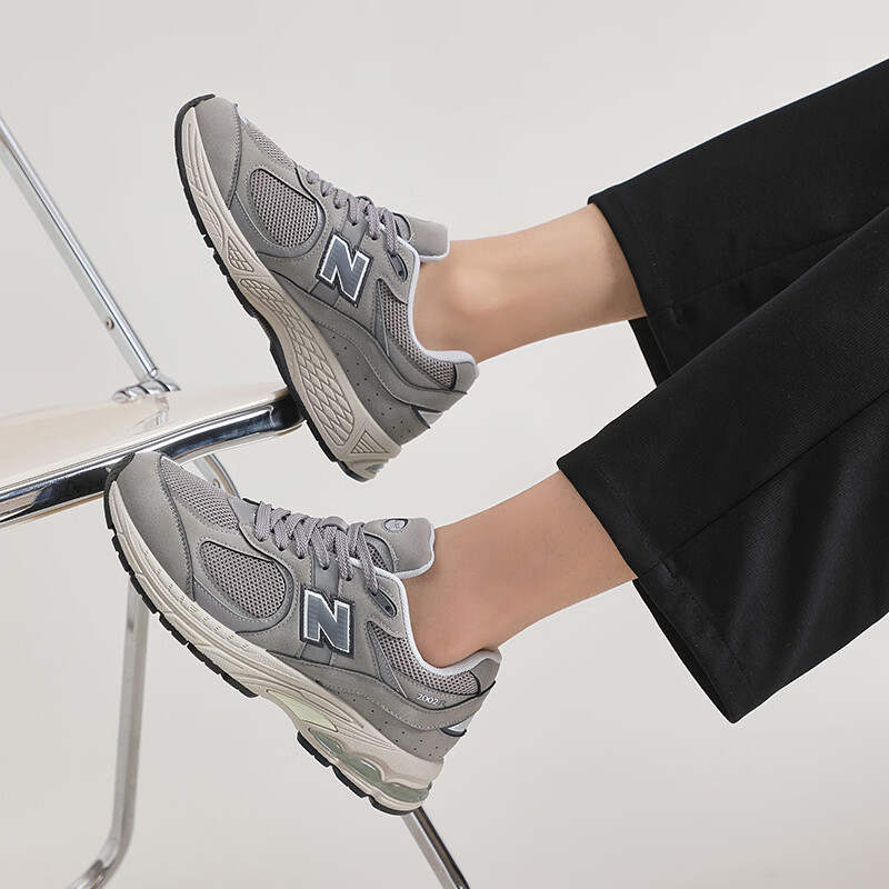 新百伦春秋酷跑运动鞋男女复古跑步鞋2002休闲老爹鞋情侣跑鞋 黑米 46