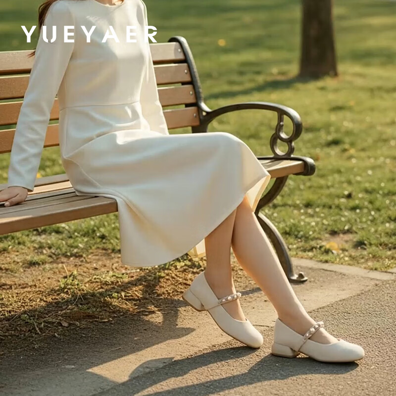 月芽儿法式玛丽珍鞋女鞋2025年冬季季新款复古猫跟串珠配裙子浅口单鞋 米白色14S 34