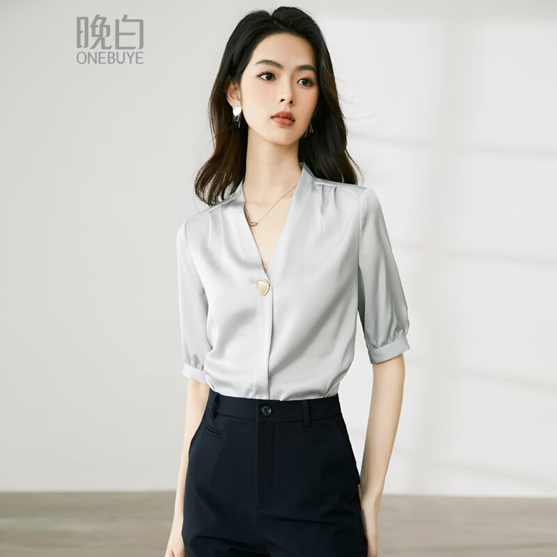 晚白【新品】高级感缎面衬衫女2026夏款通勤百搭气质V领中袖小衫上衣 灰色 M