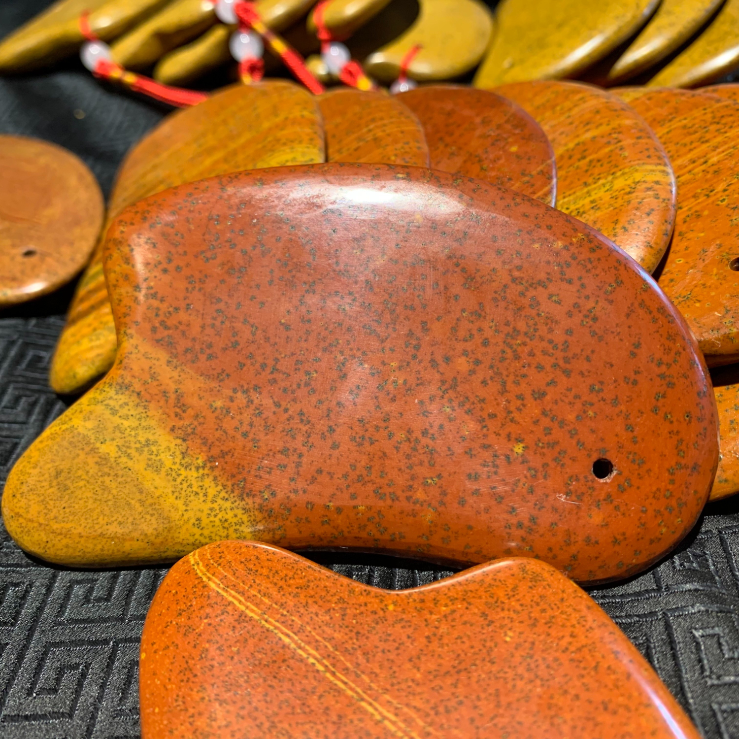 砭石梳 砭石板 少量花纹天然砭石富贵红玄黄砭石泗滨红砭石梳子头部