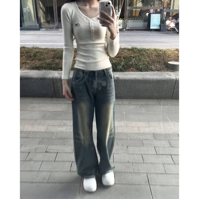 RVFAN2026春季新款设计感V领长袖T恤女短款美式修身上衣韩版休闲 杏白色 L 【106-118斤】