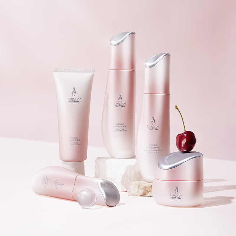 袋鼠妈妈（Kangaroo Mommy）光感护肤套装减黄提亮改善暗沉精华水乳面霜洗面奶保湿补水礼盒 【5件套】洁面+水+乳+面霜+素颜霜