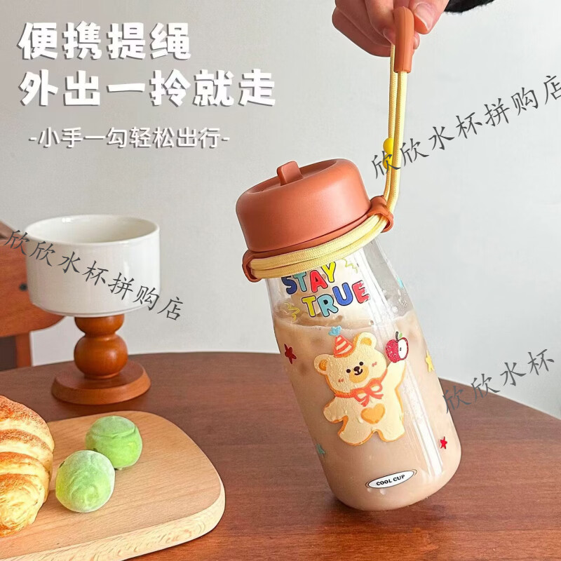 儿童吸管塑料杯外出便携可爱卡通男女学生上学专用水杯防摔耐高温 蓝色小猫 700ML【带茶仓+提手】