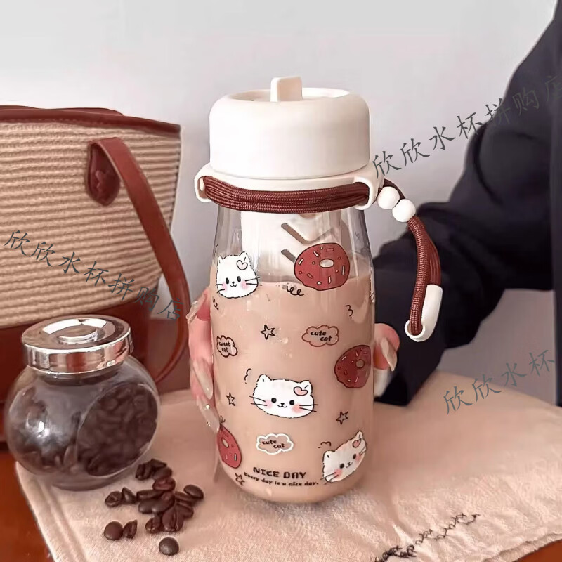 儿童吸管塑料杯外出便携可爱卡通男女学生上学专用水杯防摔耐高温 蓝色小猫 700ML【带茶仓+提手】