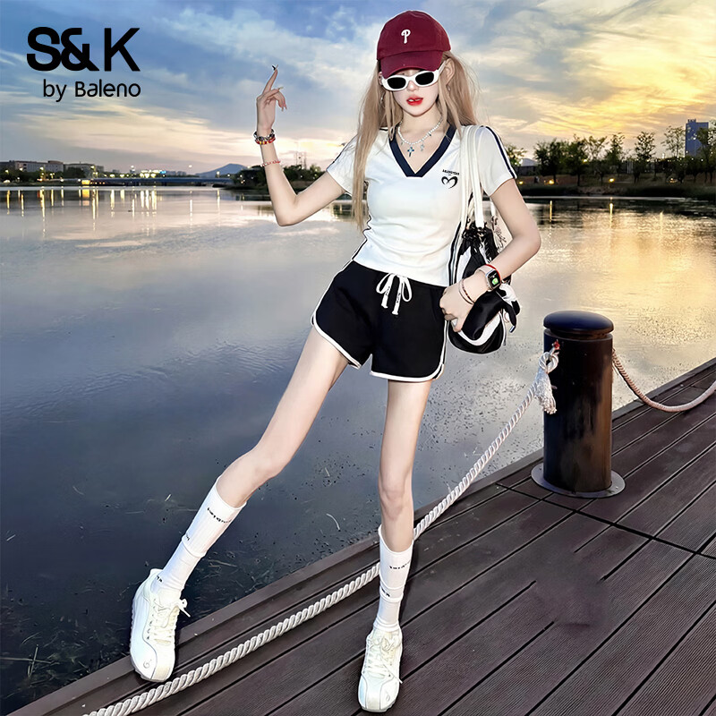 班尼路S&amp;K系列休闲套装女夏季新款修身v领短款上衣撞色运动三分裤两件套 白#简约爱心K+黑#纯色 S