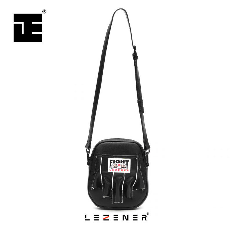 立正(Lezener)香港LEZENER立正潮牌休闲斜挎包无性别拳靶运动包迷你单肩包 黑色