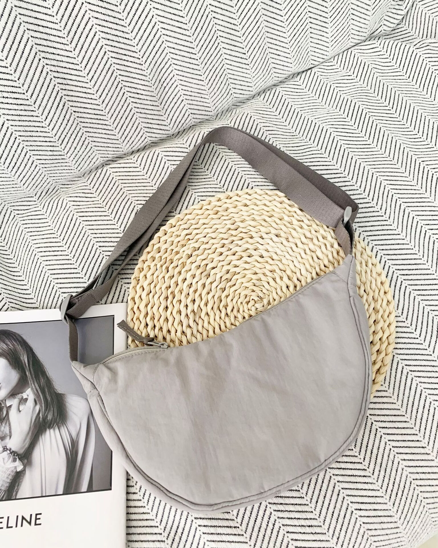 【严选直发】U家同款2025夏斜挎包女新潮饺子包尼龙轻便小挎包百 灰色