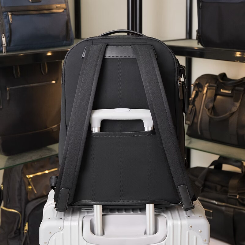 男士双肩包2026时尚简约百搭商务通勤电脑背包轻便大容量旅行背包 黑色 023黑色