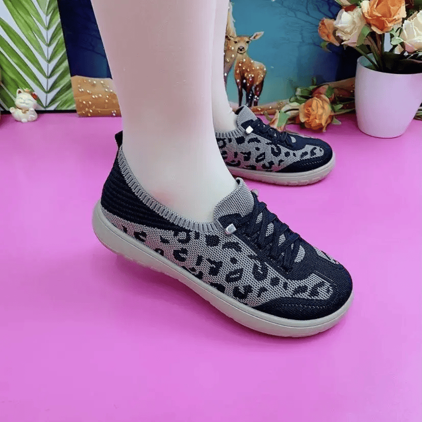 2026新款防磨布鞋薄款休闲风女豹纹透气中口老年春季松紧带平底鞋 黑色 38