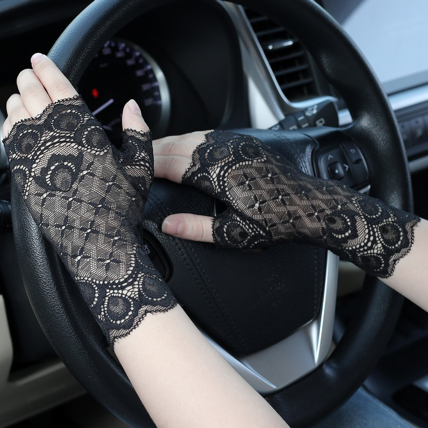 真颜优韵夏季女骑行开车防晒手套女薄款夏季蕾丝防滑手套短款触屏遮疤护手 流沙黑18cm