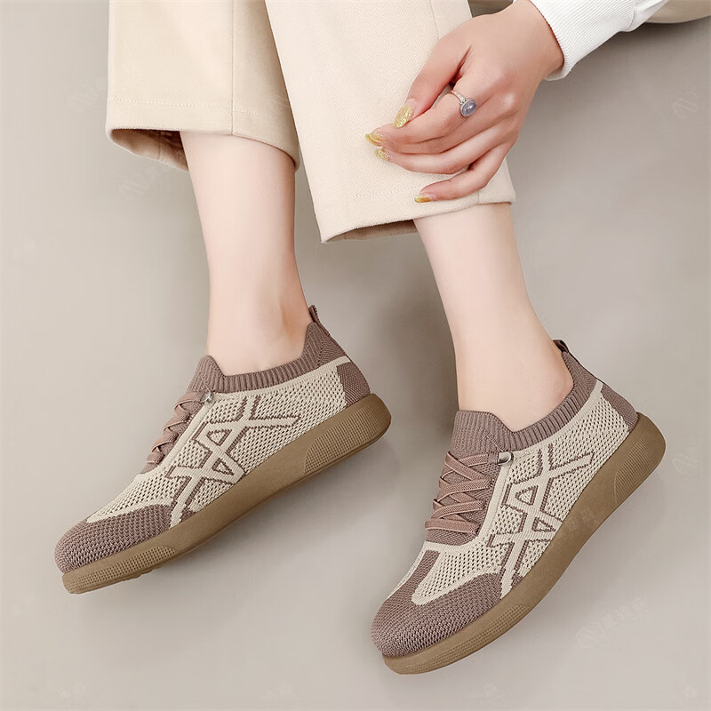 意迪森飞织女鞋加宽透气软底防滑妈妈鞋久站不累脚中老年舒适轻便一脚蹬 深咖 39 (245mm)