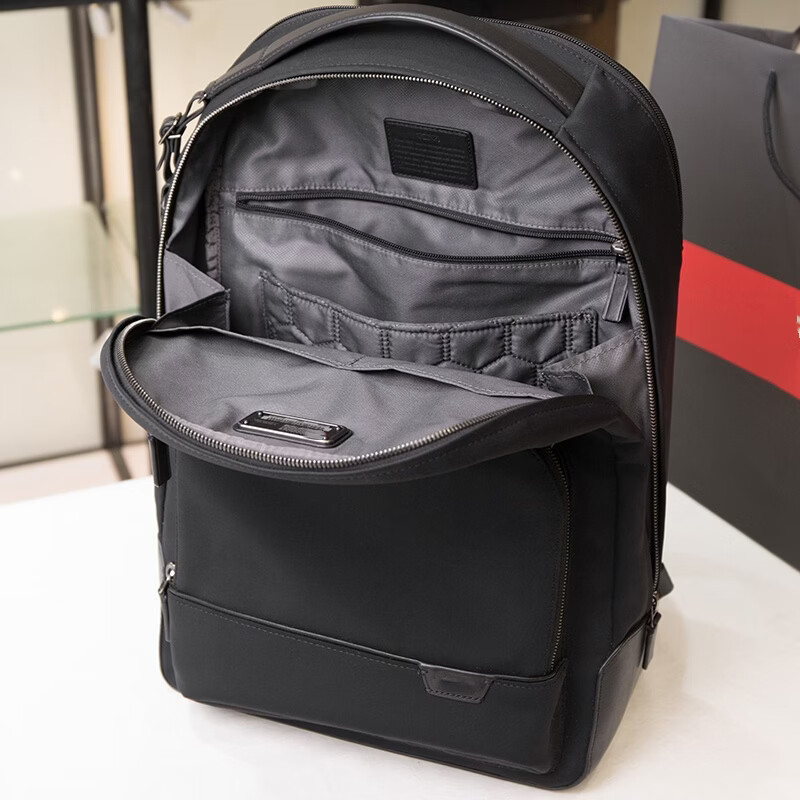 男士双肩包2026时尚简约百搭商务通勤电脑背包轻便大容量旅行背包 黑色 023黑色