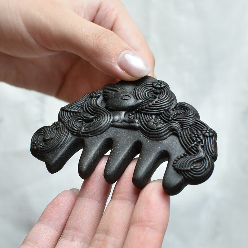 古法合香何首乌按摩梳子经络自然原材料中药香凤九手把 何首乌海豚梳