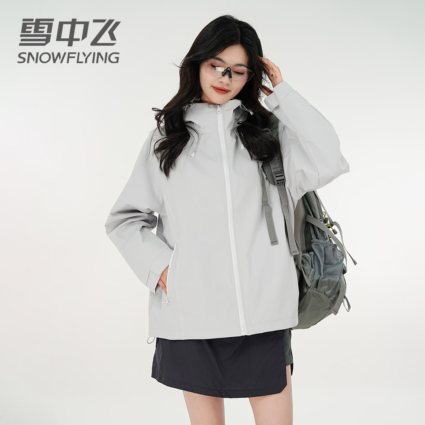 雪中飞防水冲锋衣款式男女夹克2026新款户外百搭情侣春秋休闲潮流外套 浅灰 165/84A S（85-110斤）