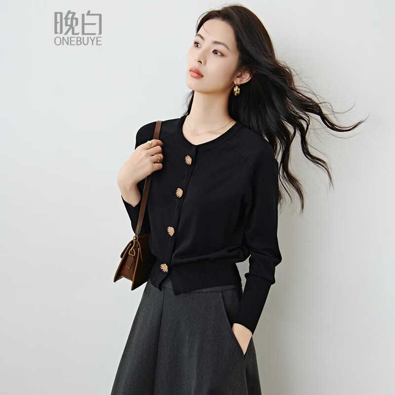 晚白2026春款时尚圆领手工钉珠纽扣上衣软糯亲肤抗起球显瘦针织开衫女 黑色 M