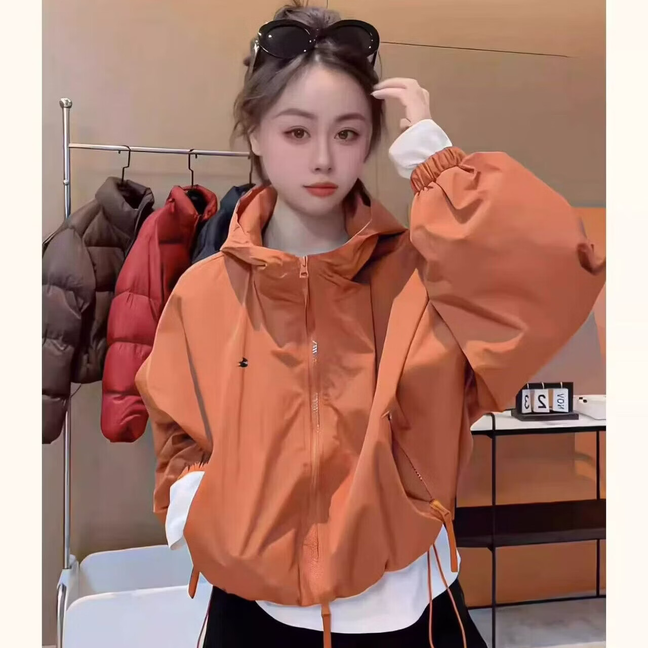 【爆款轻奢】2026新款短款连帽外套小个子抽绳休闲宽松韩版冲锋衣 南瓜色【双层/卡码拍大】 L 【建议110-125斤】