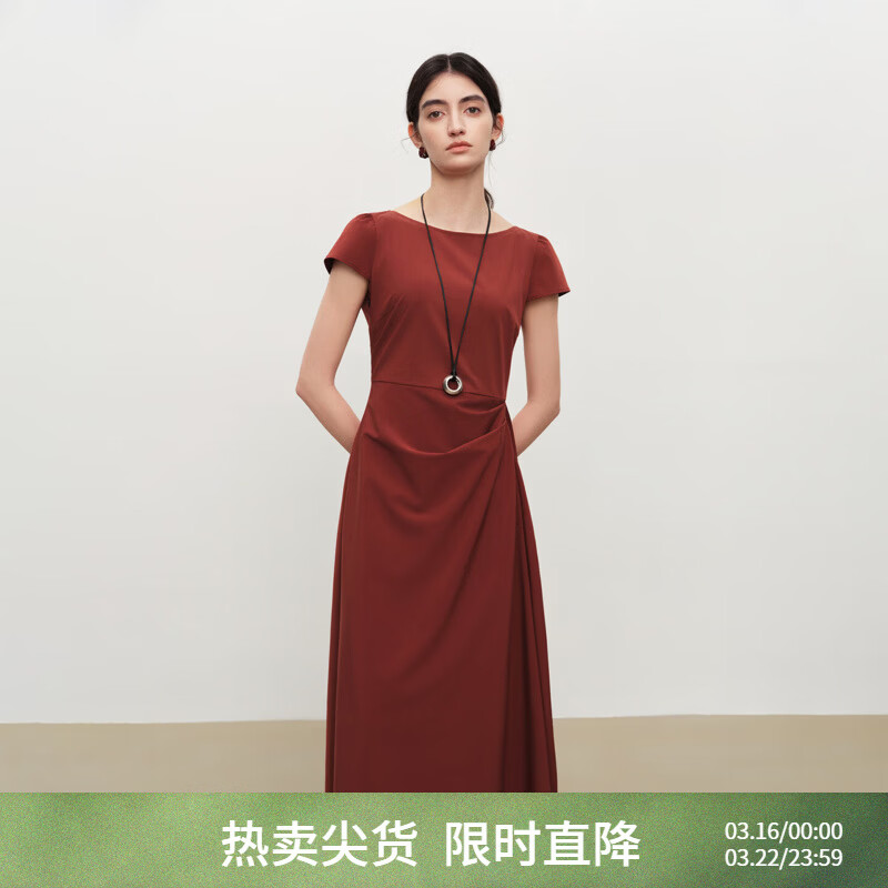 自巧小个子智感简约一字船领垂感褶皱收腰连衣裙女2026年夏季新款 红豆红短袖连衣裙 M （尺码：4）