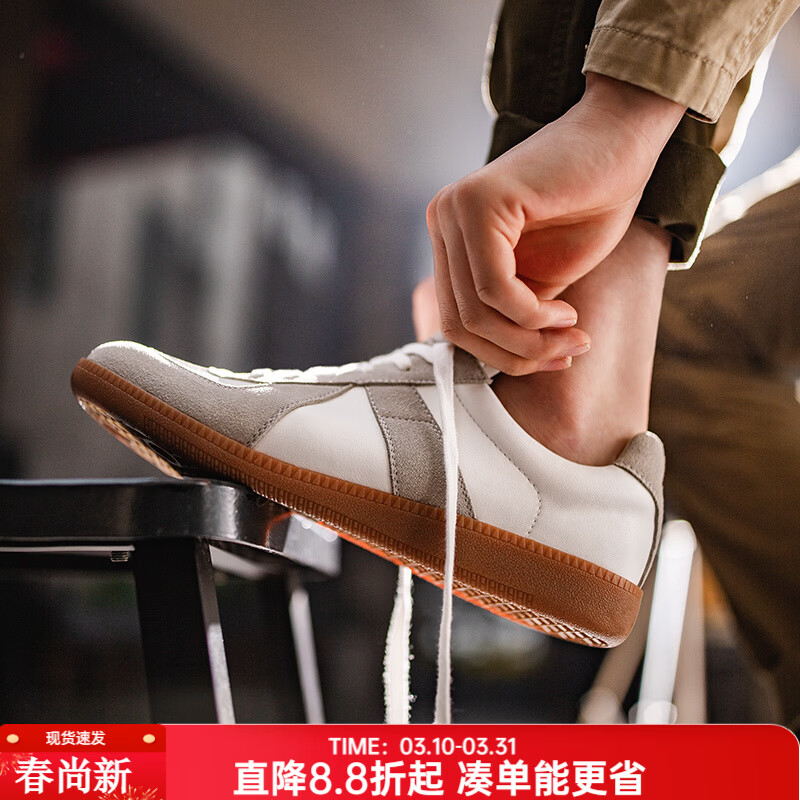 ���ǹ�װ���临�ŵ�ѵЬ�еͰ�����Ь�����˶�ѵ��С��Ьƽ����ʿ��Ь ��ɫ ��ͨ�ڰٴ�/�ļ�������Ь�� 38 (240mm) ���� 144.9Ԫ