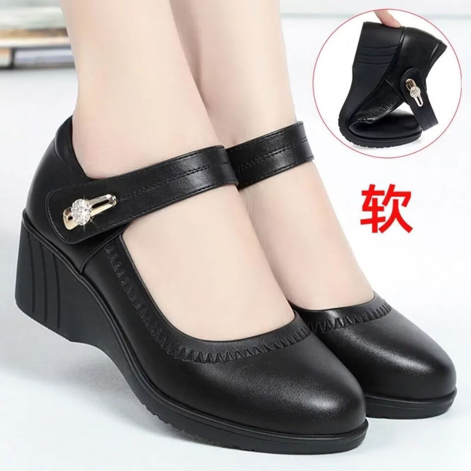 妈妈鞋软底坡跟中跟舒适2026新款中年女鞋百搭皮鞋单鞋舞蹈鞋 黑色 35