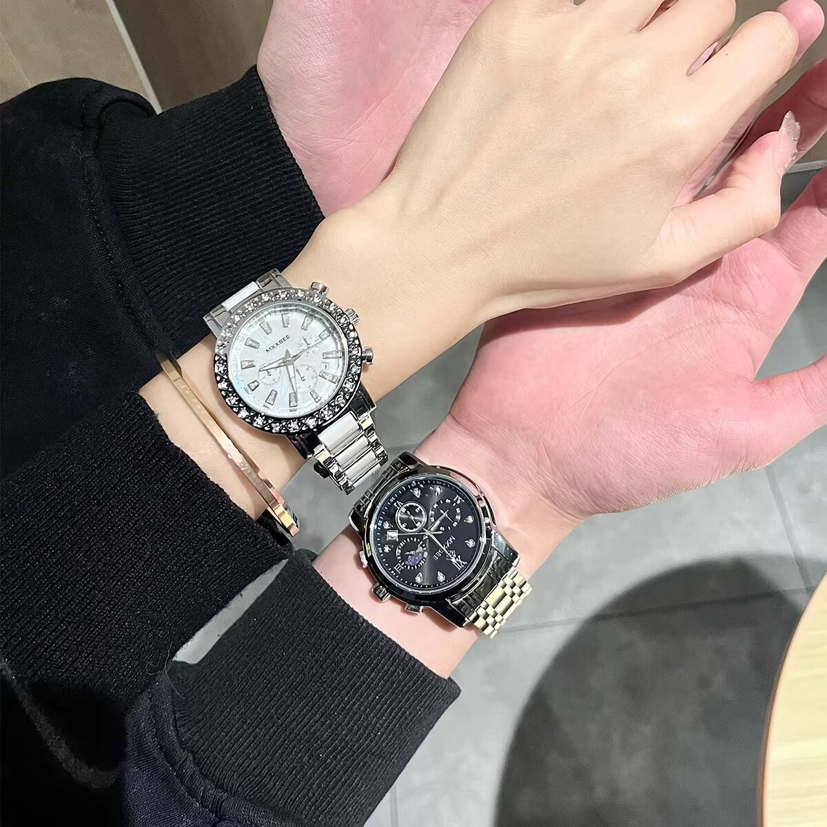 MXXSEE情人节礼物情侣手表一对2026新款正品牌男女送老婆机械风石英手表 情侣银黑+银白【礼盒包装+送手镯】