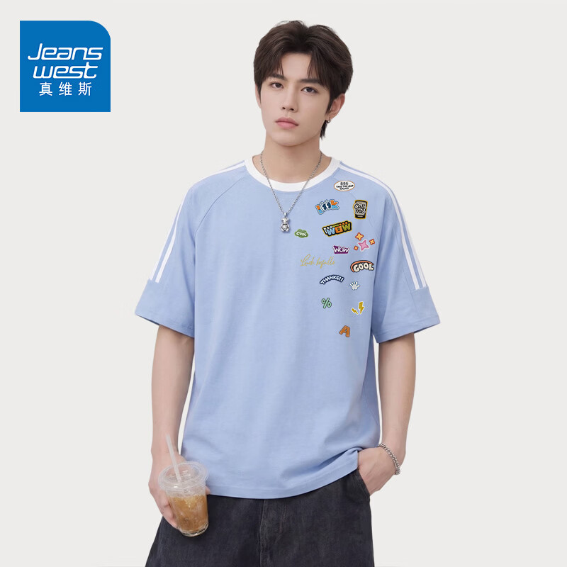 真维斯（Jeanswest）美式街头风条杠短袖男士2026夏季宽松圆领T恤青少年重磅运动体恤 天蓝 掉落的元素_前左肩 S
