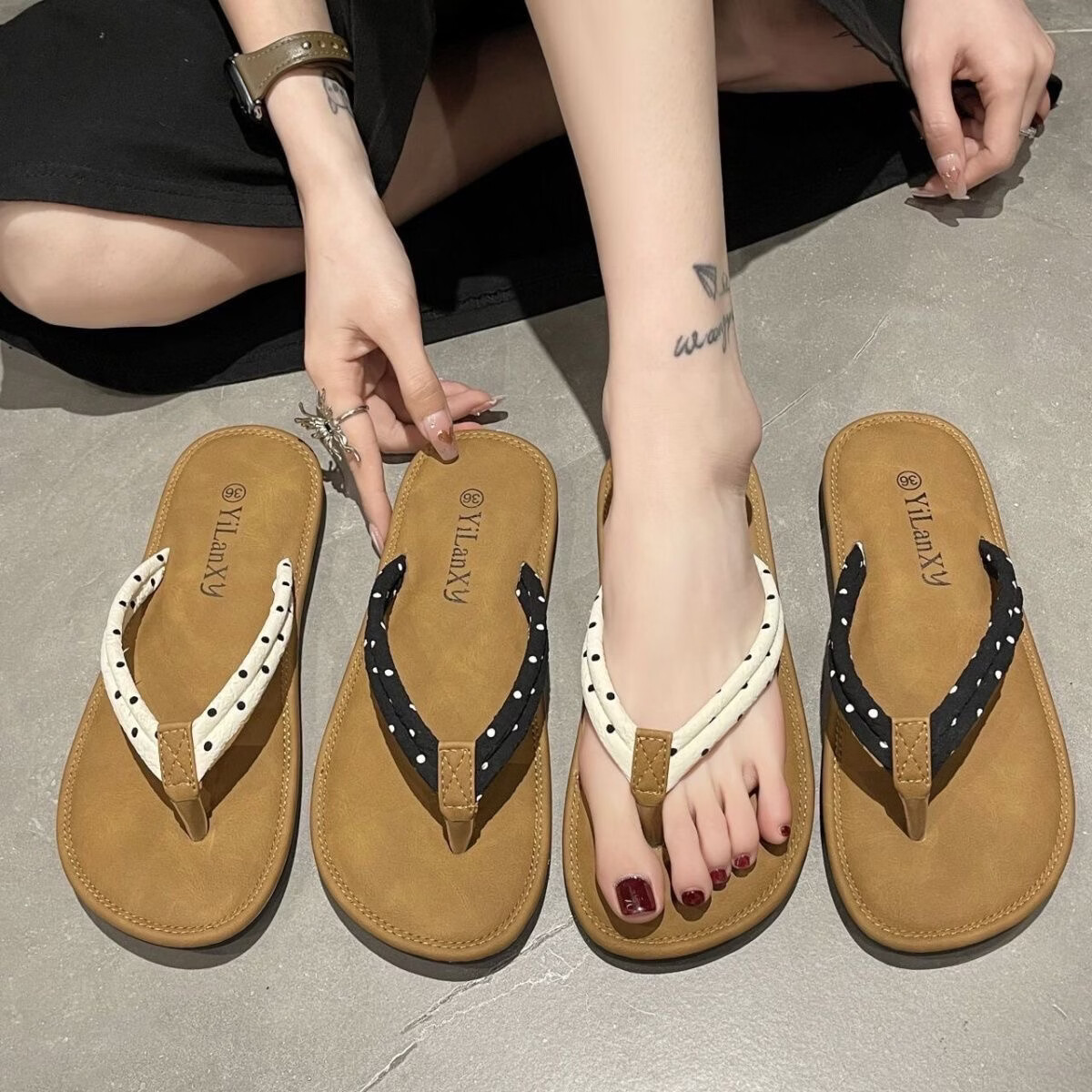 福虹辰2026年新款百搭卡通可爱人字拖鞋女夏季外穿软底时尚网红凉拖Z 波点人字拖-黑色 36-37