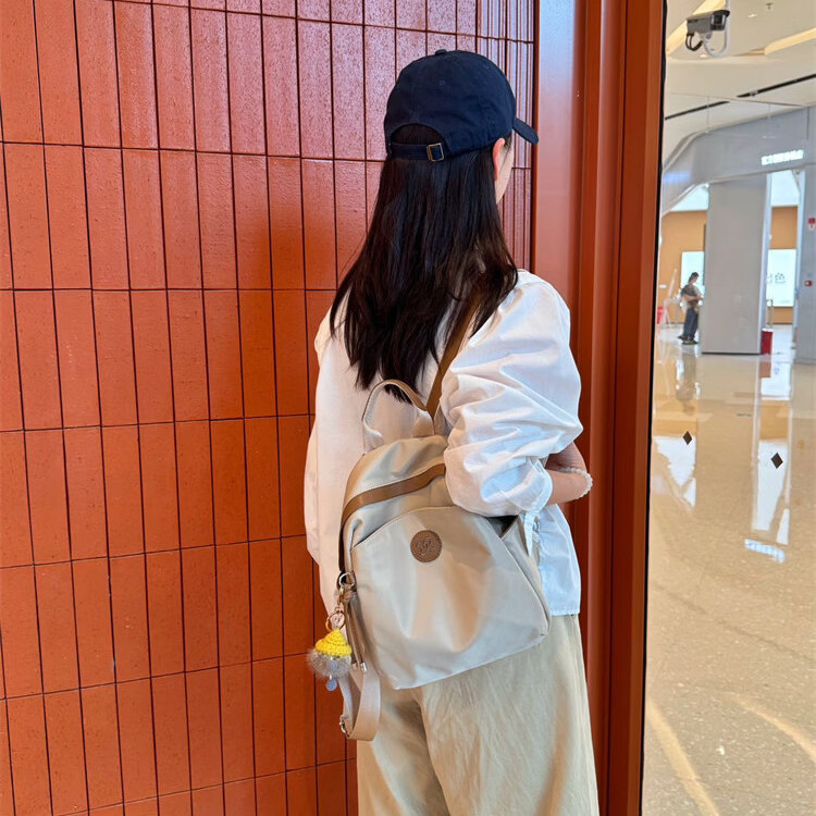 Walker Shop双肩包女2026年新款高级时尚女士通勤休闲轻便旅行背包女双肩背包 灰色大号【可放14寸电脑】
