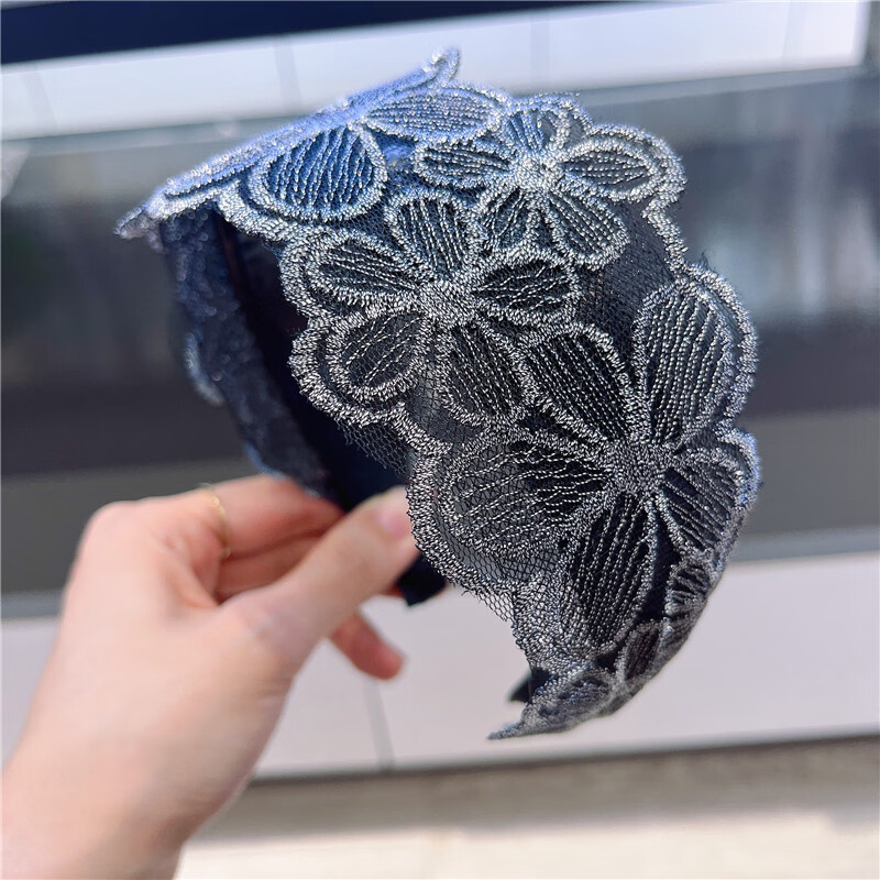 中老年发箍遮白发夏季宽边花朵妈妈太太蕾丝带压夹夹 大花朵银色 最宽处6.5CM