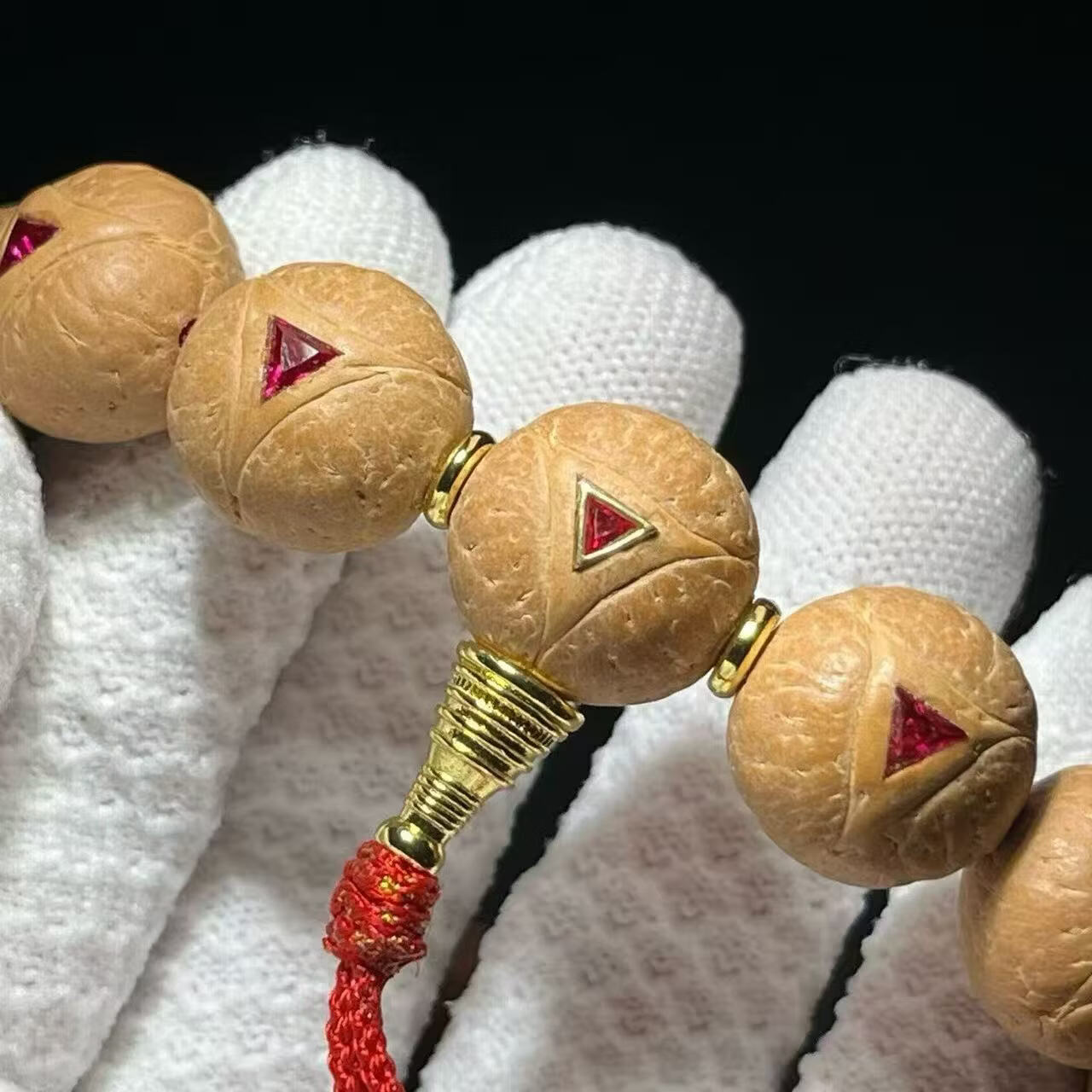 三角龙瞳红钻龙眼菩提手串精湛新工艺，精工镶嵌 15mm/14加1颗