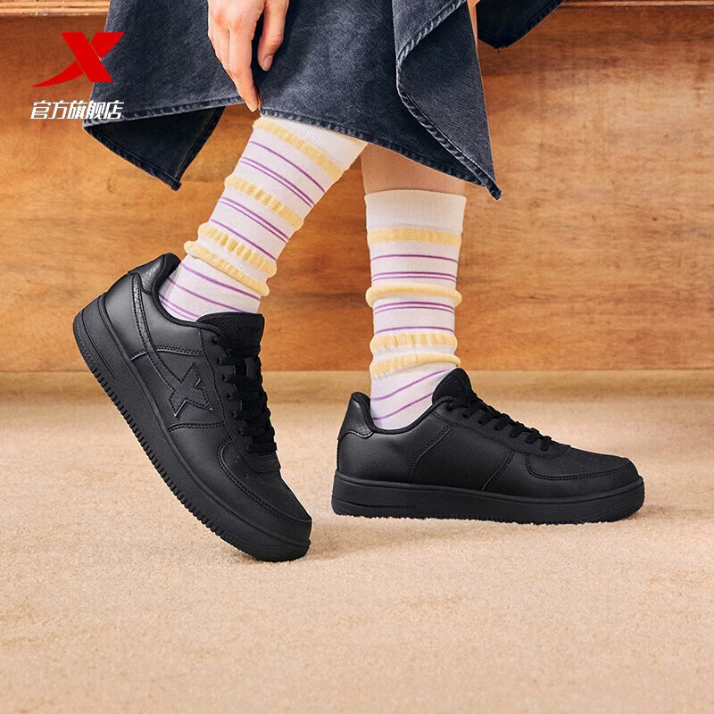 特步（XTEP）板鞋男鞋运动鞋夏季空军一号百搭小白鞋透气耐磨防滑黑色休闲鞋女 黑/黑底【女款】 36 脚长22.5cm( 新法码37)