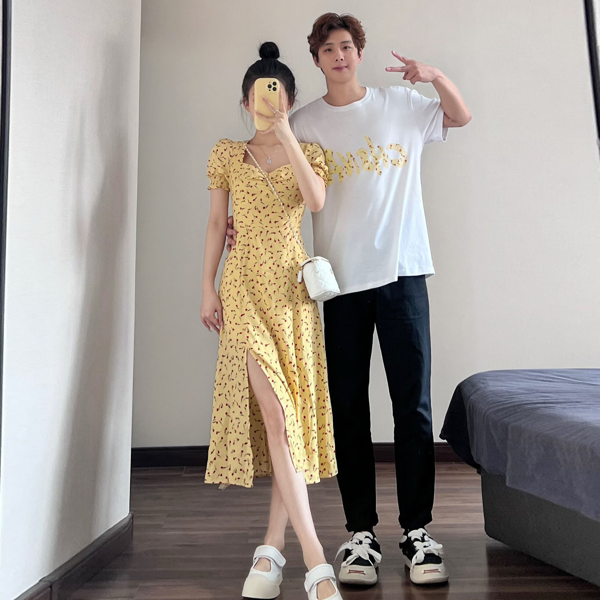 流霞丝语情侣装夏季一男一女套装裙子2023夏装雪纺短袖长款开叉连衣裙