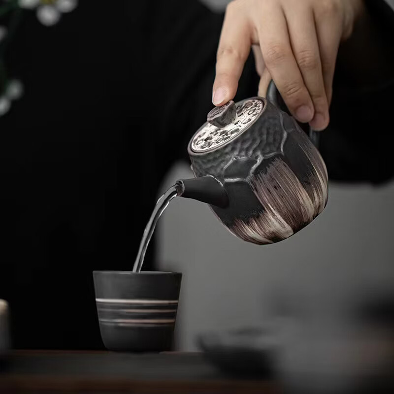 侘寂风复古茶壶 手工浮雕莲蓬正把壶手执壶功夫茶具粗陶小号单壶 荷颂正把壶