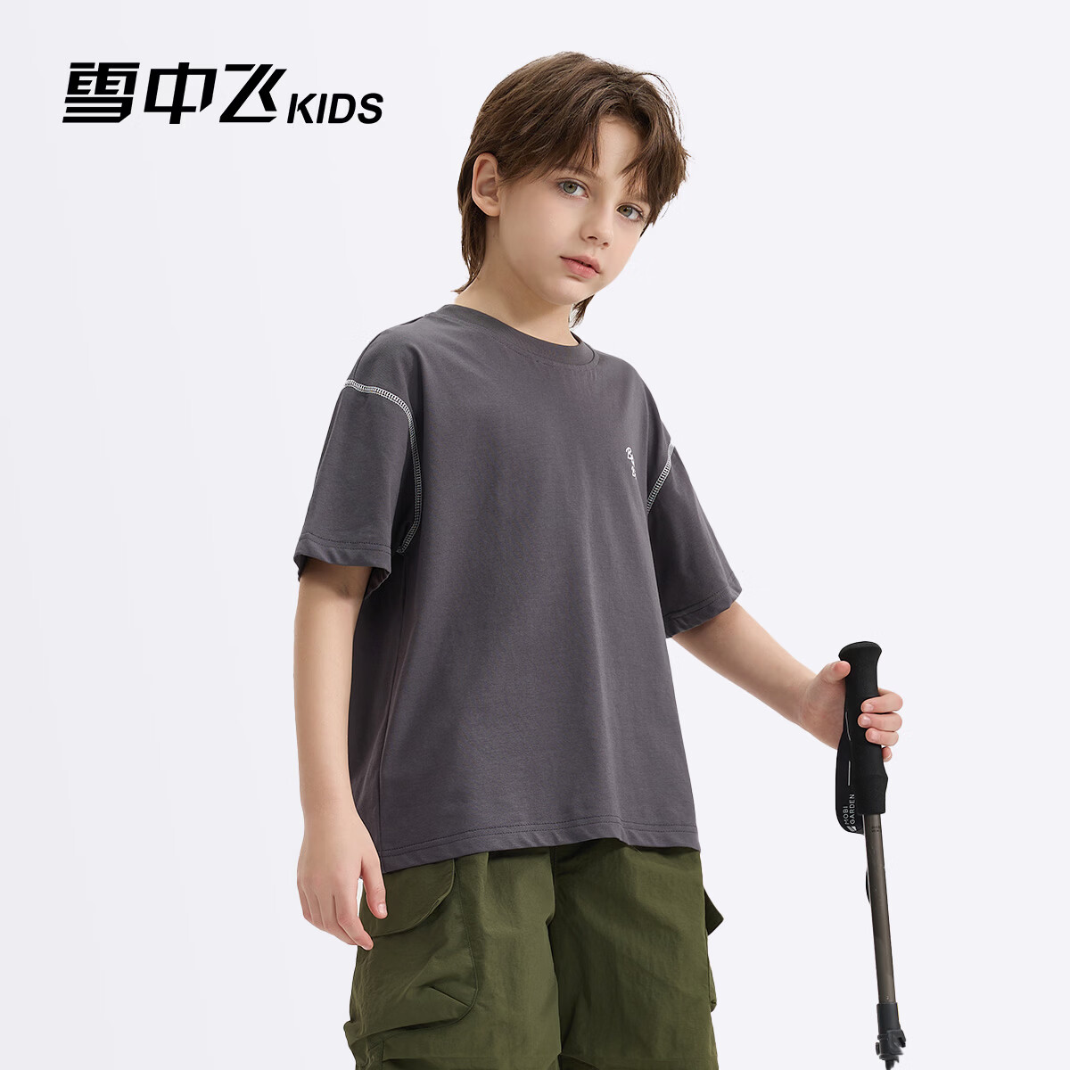 雪中飞童装男童短袖t恤撞色明线印花儿童t恤衫半袖2026新款夏季男孩上衣 深灰色 140