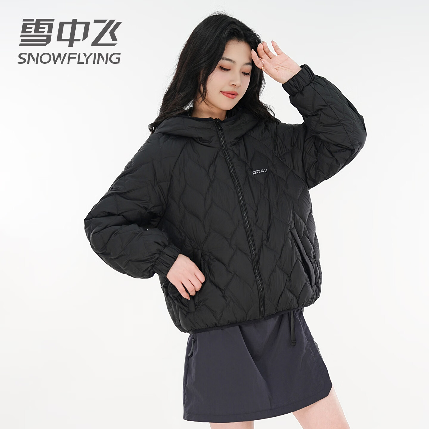 雪中飞连帽轻薄羽绒服女短款2026年新款时尚休闲轻便百搭秋冬保暖外套 黑色 160 160/84A