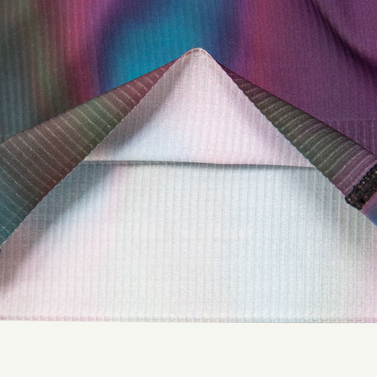 ULTRA GEAR优极逐羚·女款炫彩印花爽滑六兜跑步运动裤紧身短裤马拉松五分裤 炫彩黑 XL