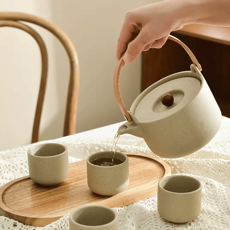 中式陶瓷茶壶泡茶家用茶具套装茶水分离提梁壶带茶漏电陶炉煮茶壶 一壶四杯配相思木托盘 601mL(含)-700mL(含)