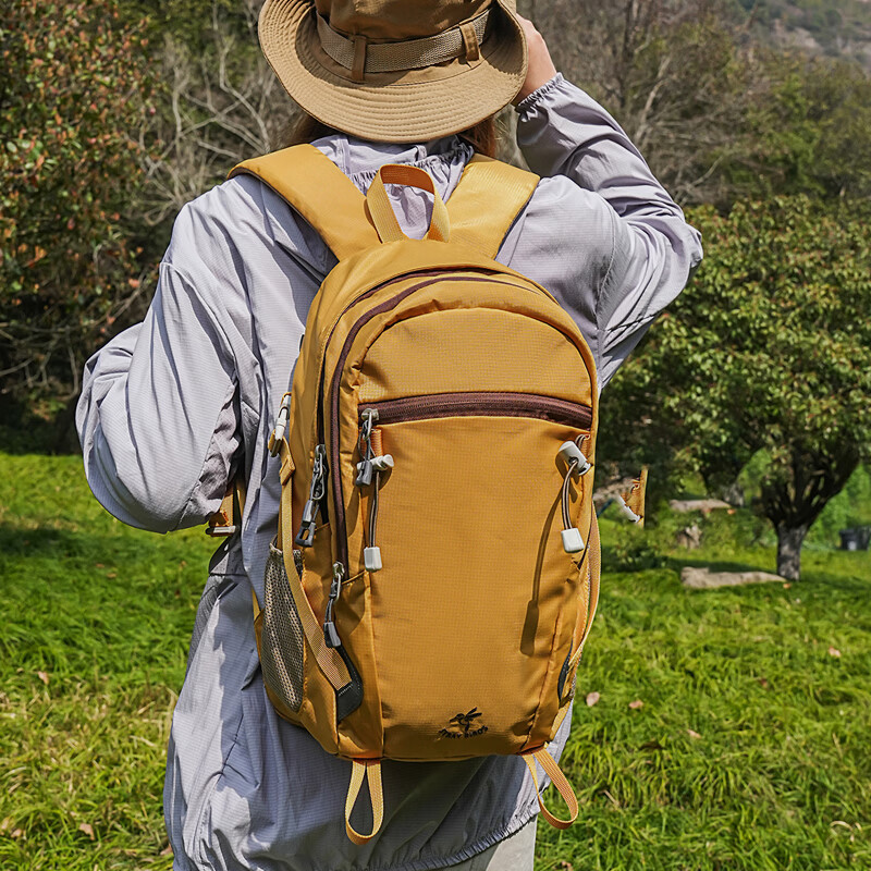 玛嘎户外轻便登山包男旅行徒步爬山装备背包女大容量运动防水双肩包 姜黄色