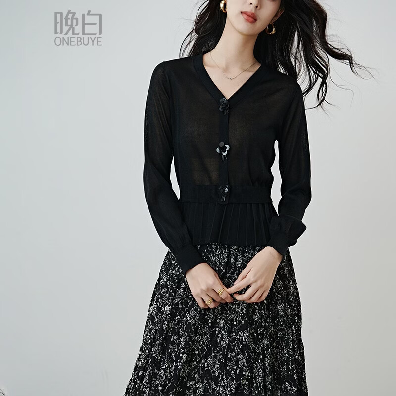 晚白2026春珠花扣装饰V领轻薄微透上衣小众百褶遮肉下摆莱赛尔针织衫 黑色 L