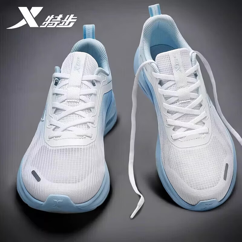 特步（XTEP）男鞋网面透气跑步鞋夏季新款潮流软底休闲鞋子轻便跑鞋减震运动鞋 经典白/微波蓝 氢跑系列 42
