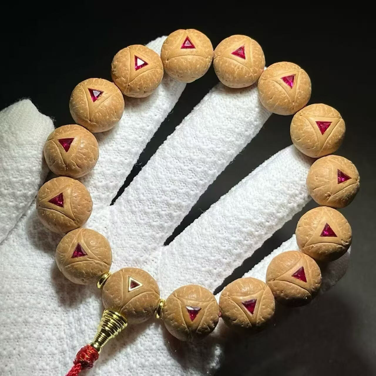 三角龙瞳红钻龙眼菩提手串精湛新工艺，精工镶嵌 15mm/14加1颗