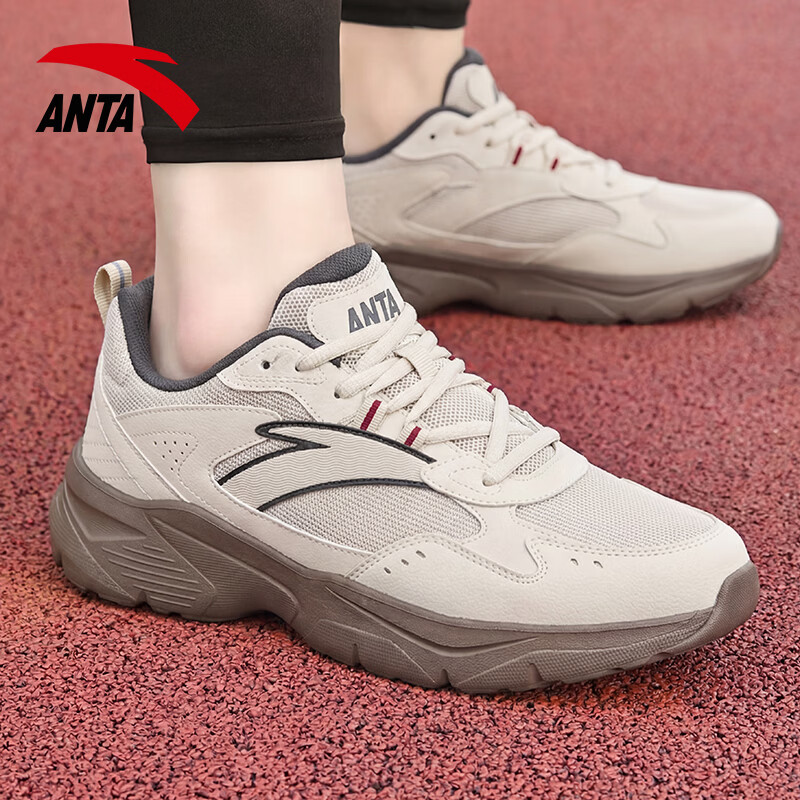 安踏男鞋网面透气运动鞋2026夏季通勤休闲鞋子防滑防泼水缓震跑步鞋 白垩色/烟墨灰-1 【夏季网面透气热卖推荐】 42 (男8.5)