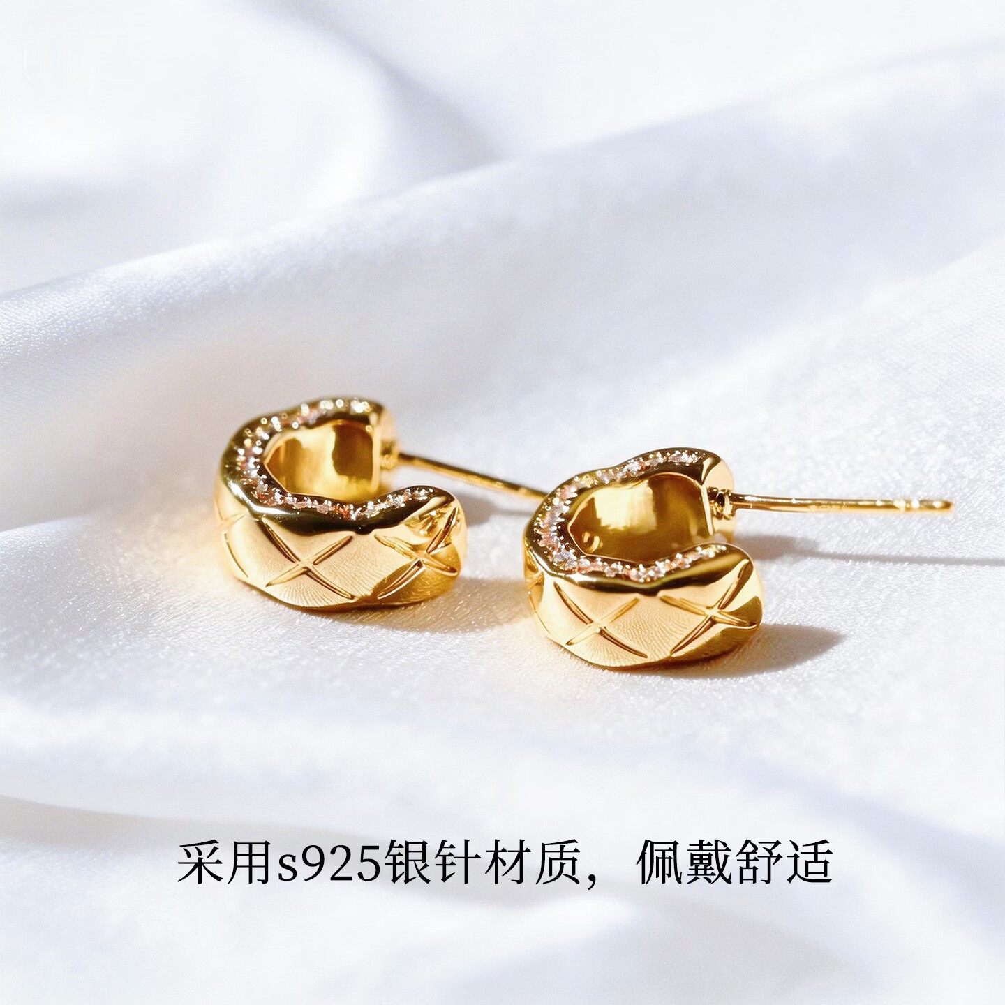 KRISTEN JUDI菱形格纹金色C形圈圈耳环银针耳饰轻奢高级感小众耳钉送女友礼物 实用生日礼物送女友老婆闺蜜