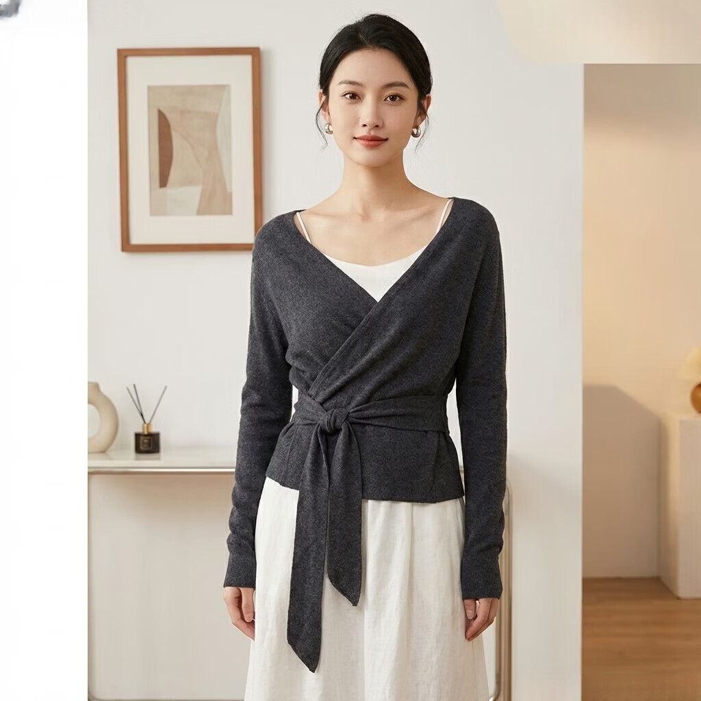 澜度《鹦鹉梨严选》独特外穿V领小衫系带针织衫气质上衣女春款WH8082 烟灰 均码 建议体重（90-130斤）