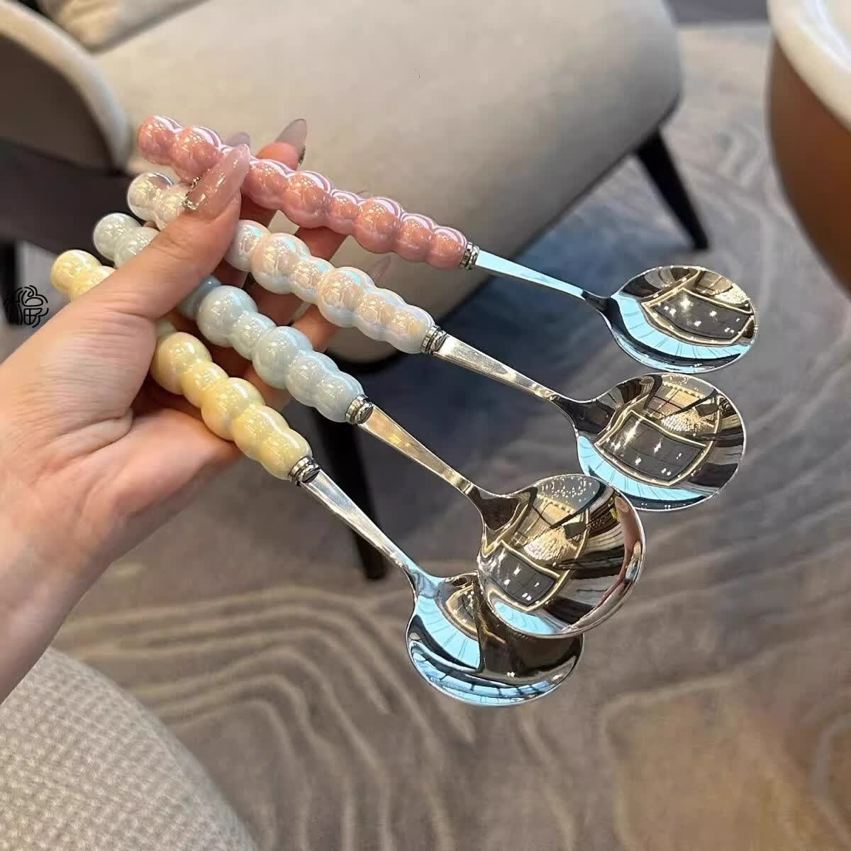 洋臣彩色珍珠勺不锈钢勺子塑料手柄餐勺少女心家用调羹小汤勺长柄圆勺 410不锈钢珍珠勺4个【颜色随机发】