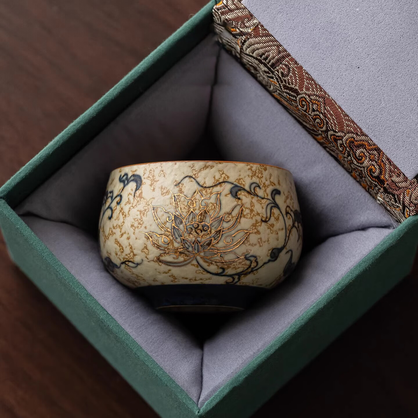 BOSSY敦煌手绘描金青花缠枝莲茶杯主人杯轻奢高档办公室家用品茗杯送礼 九色鹿丨手绘描金禅定对杯【礼盒装】