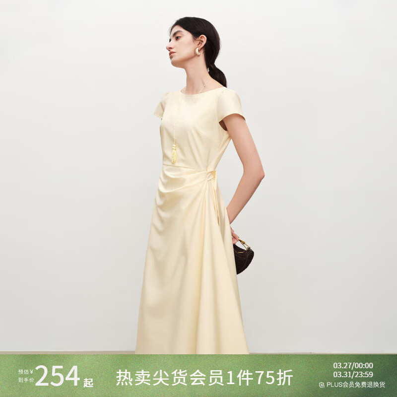 自巧小个子智感简约一字船领垂感褶皱收腰连衣裙女2026年夏季新款 米黄色短袖连衣裙 M （尺码：4）