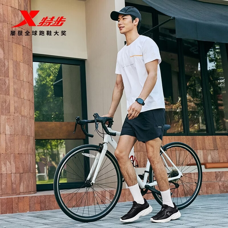 特步跑鞋细节图4